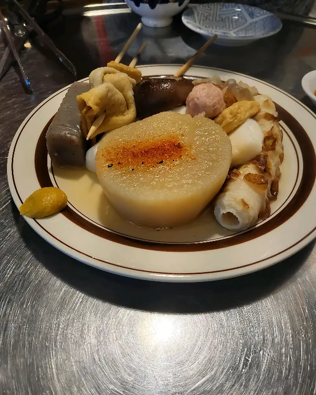 다양한 어묵이 담긴 접시오뎅