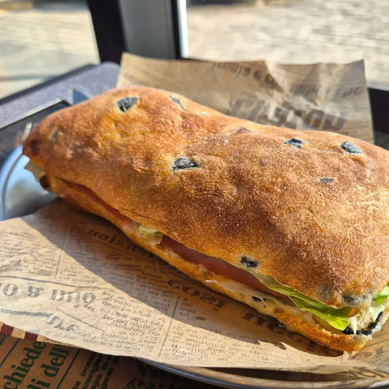 올리브 치아바타 샌드위치