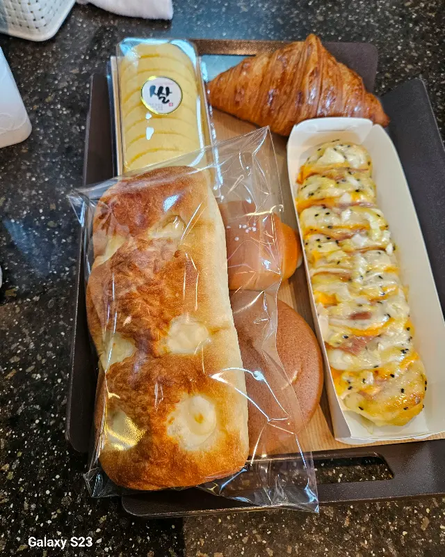 케레스베이커리에서 구매한 빵
