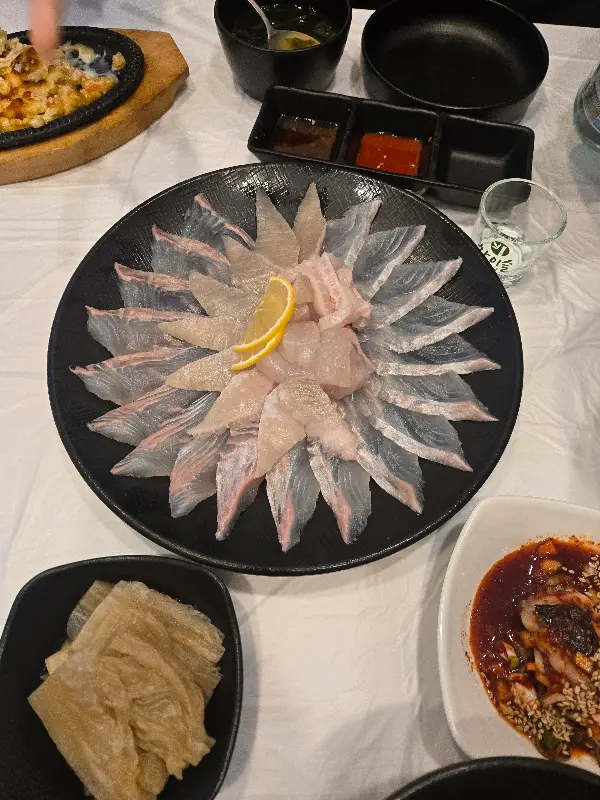 신선함이 느껴지는 모듬회