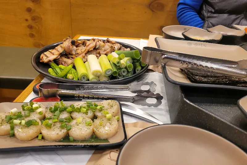 닭갈비와 관자, 떡의 조화