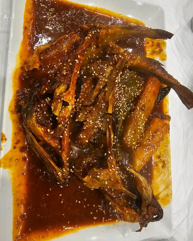 매콤한 양념이 돋보이는 코다리 조림