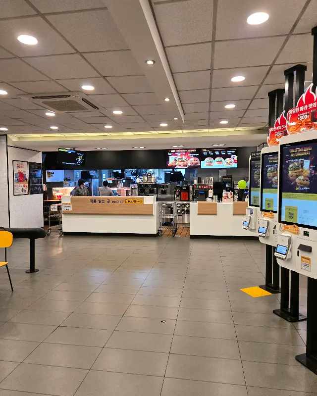 맥도날드 포천DT점 내부 모습