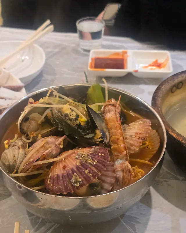 해산물이 가득한 해물라면