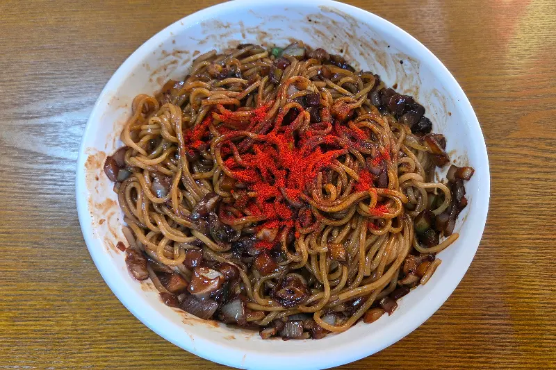 고춧가루 뿌린 간짜장