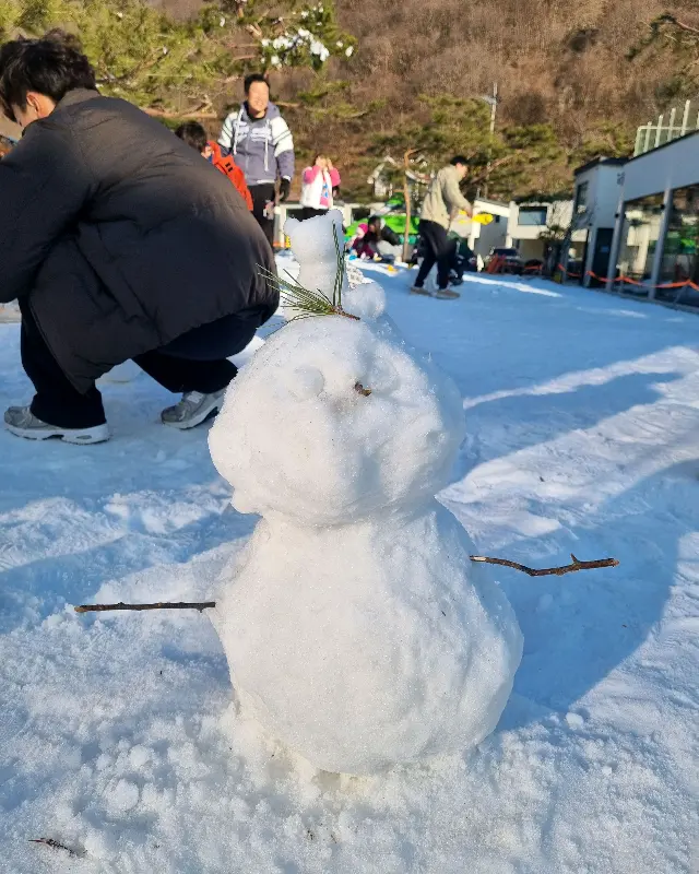 아이들이 만든 눈사람