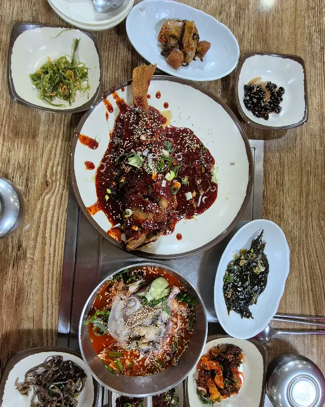 우럭튀김 정식 한상 차림