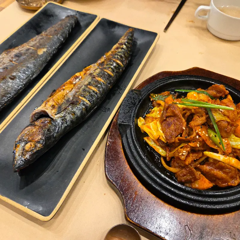 고등어 구이와 고추장 불고기