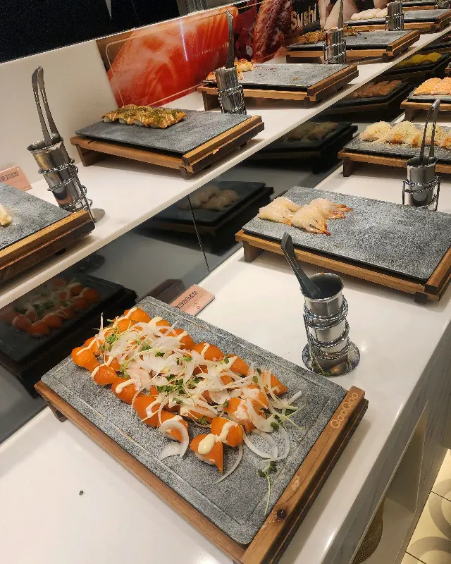 다양한 종류의 롤 초밥