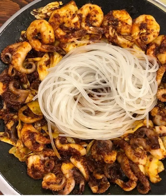 매콤함을 달래주는 콘치즈