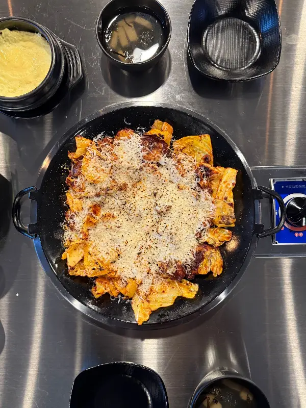 푸짐하게 제공되는 계란찜