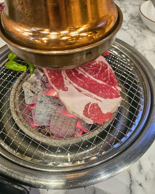 숯불에 구워먹는 소고기