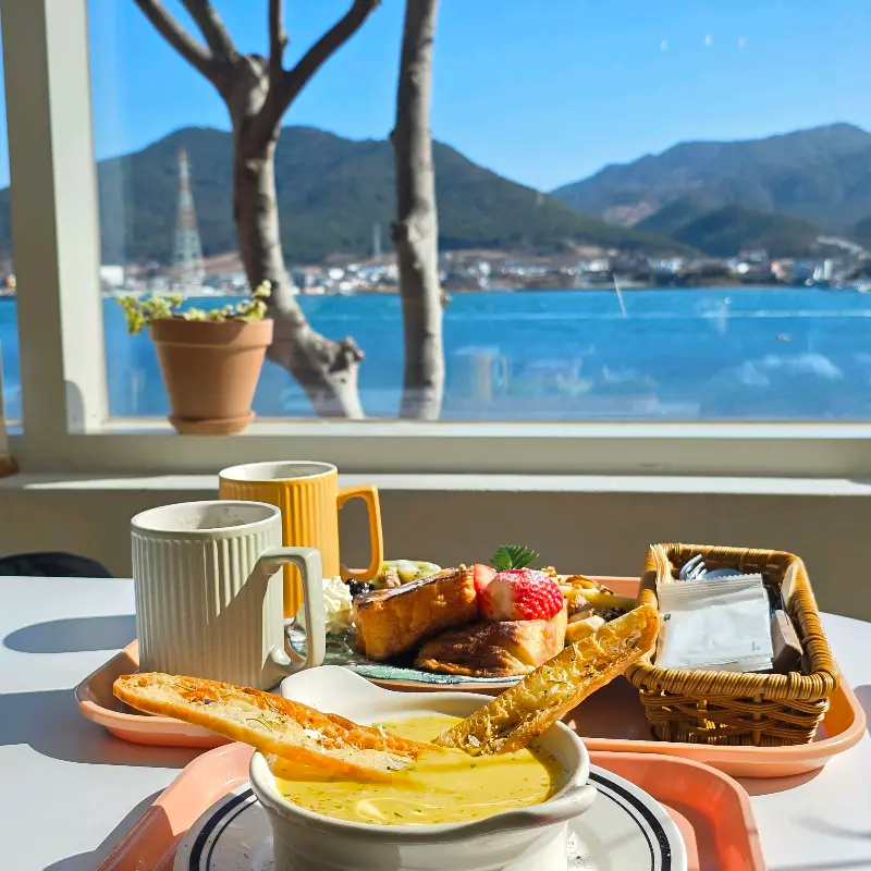 나나의 주전자에서 맛보는 여유로운 브런치