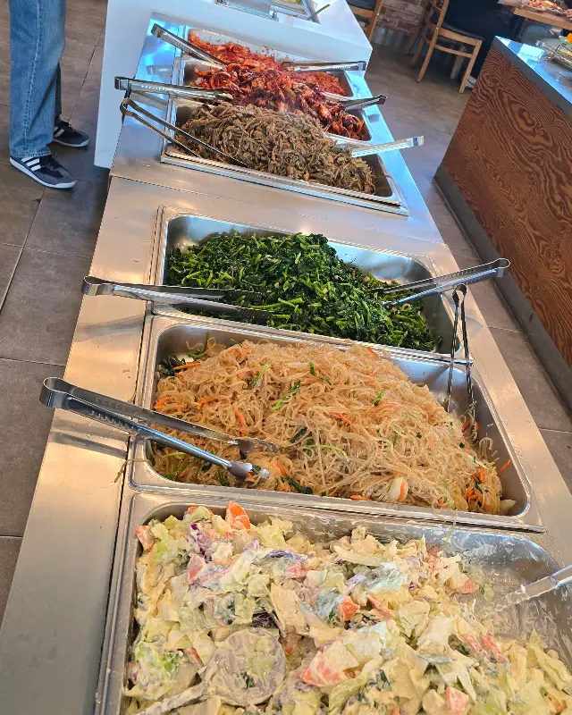 다채로운 반찬 코너