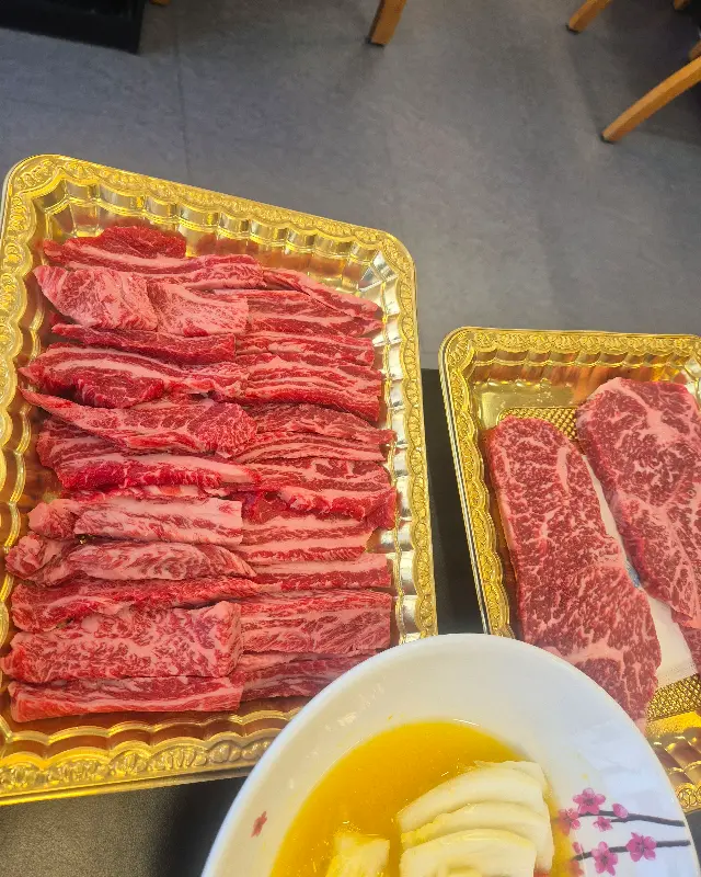 풍성한 육즙을 자랑하는 한우 구이