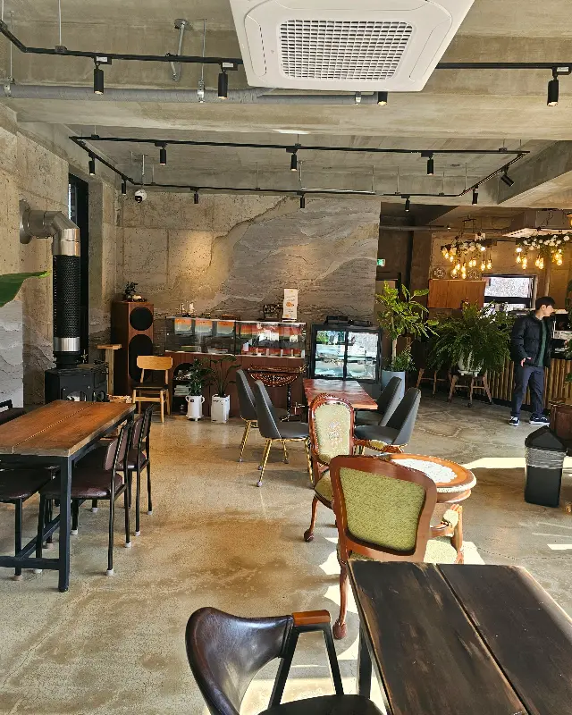 카페 내부 전경