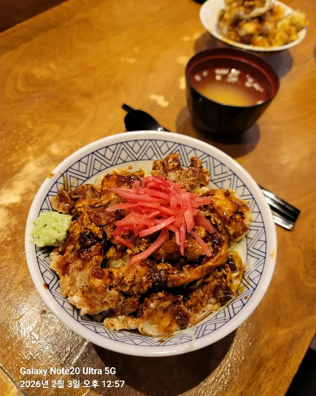 코카모메 가라아게 덮밥