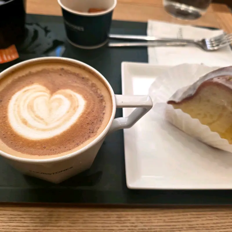 포스톤즈 라떼와 케이크