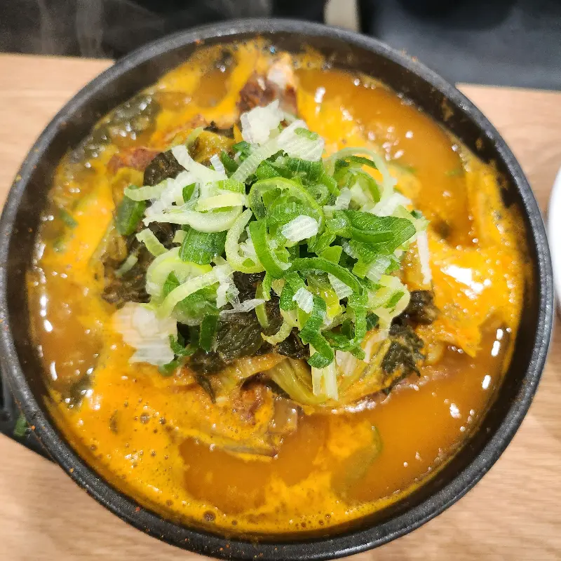 얼큰한 국물에 볶아먹는 볶음밥은 정말 꿀맛