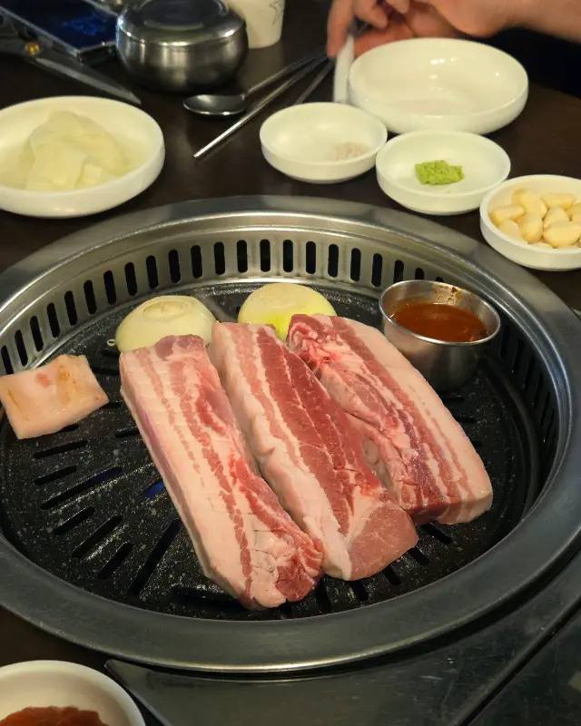 싱싱한 흑돼지 오겹살