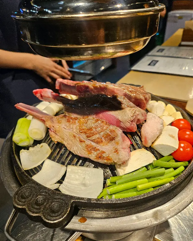 노릇하게 구워진 양갈비