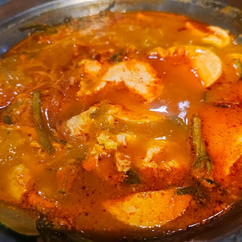 보글보글 끓는 순두부찌개
