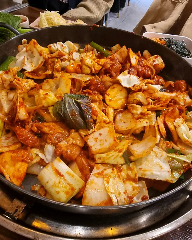 푸짐한 닭갈비 한 상