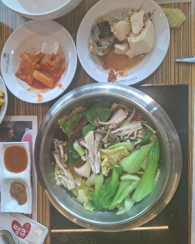 샤브샤브 육수와 야채