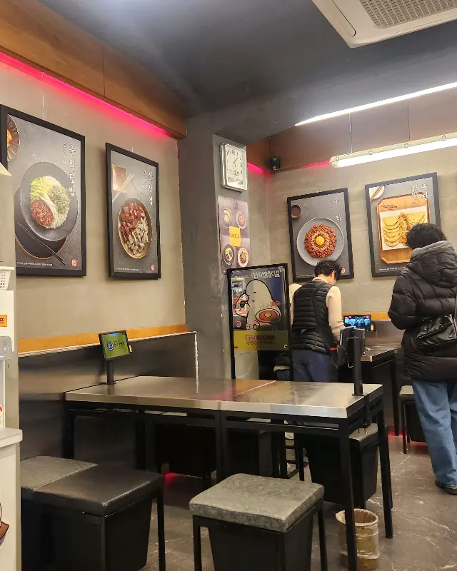 육회자매집 내부 인테리어