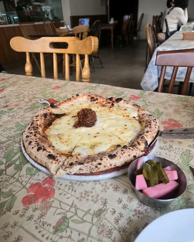 콰트로 치즈 피자