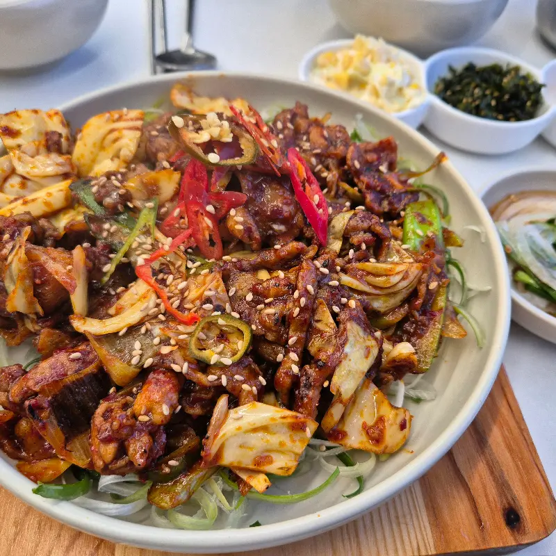 두루치기와 곁들여 먹기 좋은 반찬들