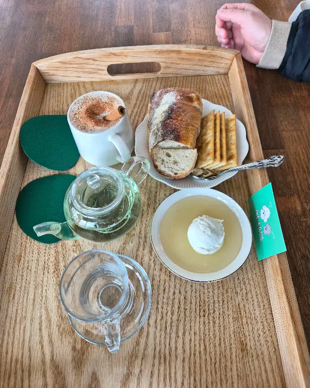 앤티크한 분위기의 카페 내부