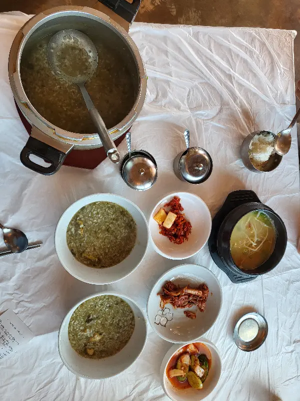 압력솥에 끓여져 나오는 전복죽