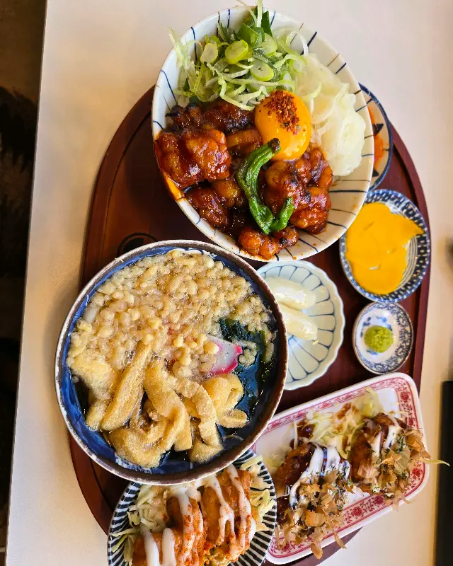 다양한 메뉴를 한 상 가득 즐길 수 있는 핵밥