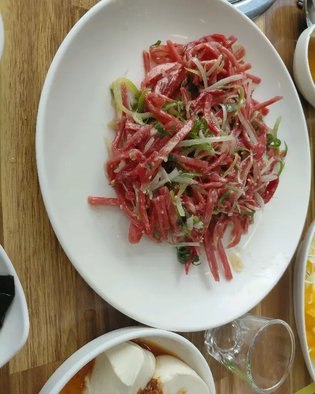 싱싱한 육회 한 접시