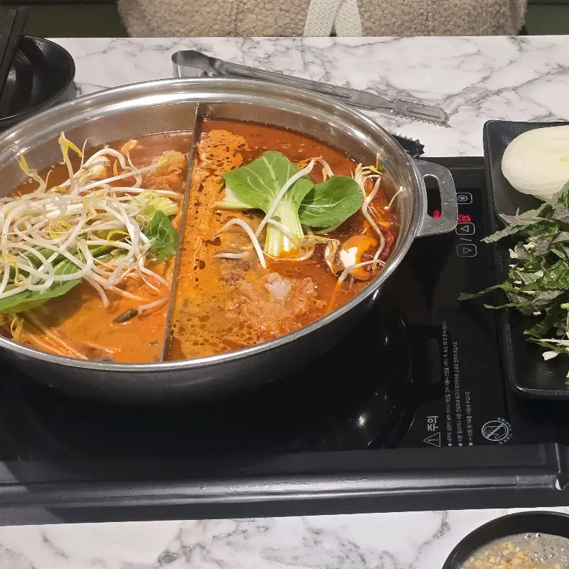 샤브샤브에 푹 익은 야채들