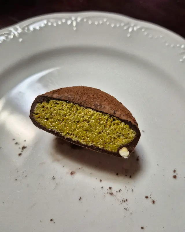 단면을 드러낸 두쫀쿠