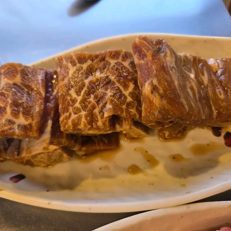 윤기가 자르르 흐르는 갈비