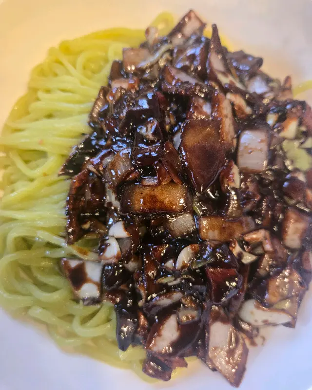 윤기가 흐르는 간짜장