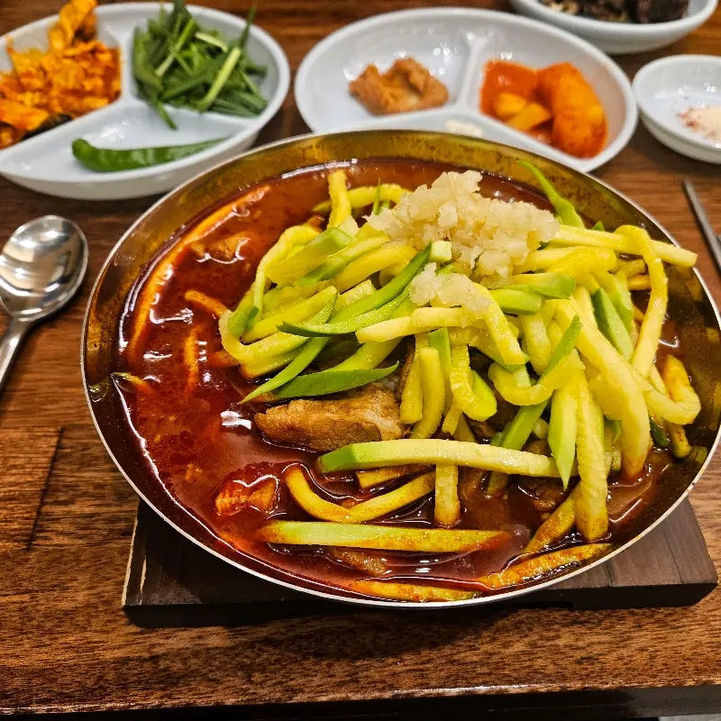 애호박이 가득한 애호박돼지국밥