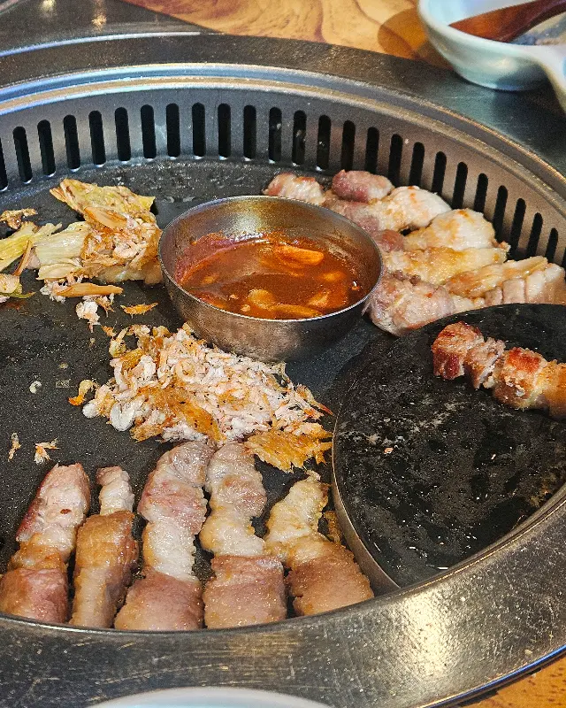 불판 위의 삼겹살