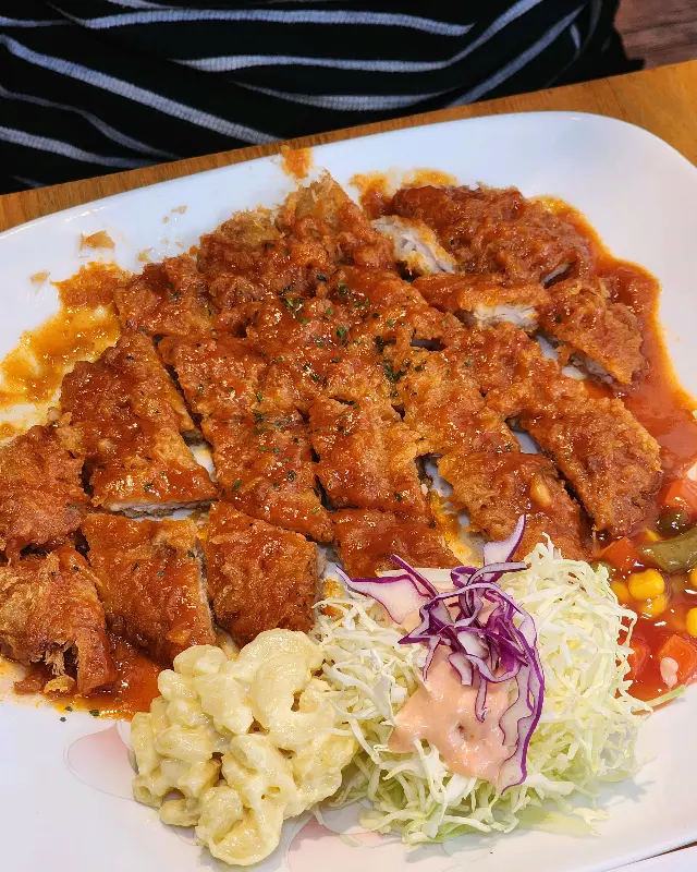 푸짐한 돈까스 한 상