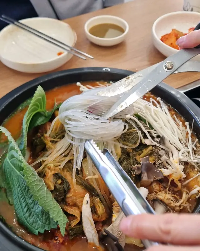 감자탕에 당면 사리 추가