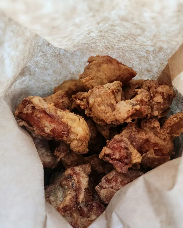 푸짐한 양의 통닭