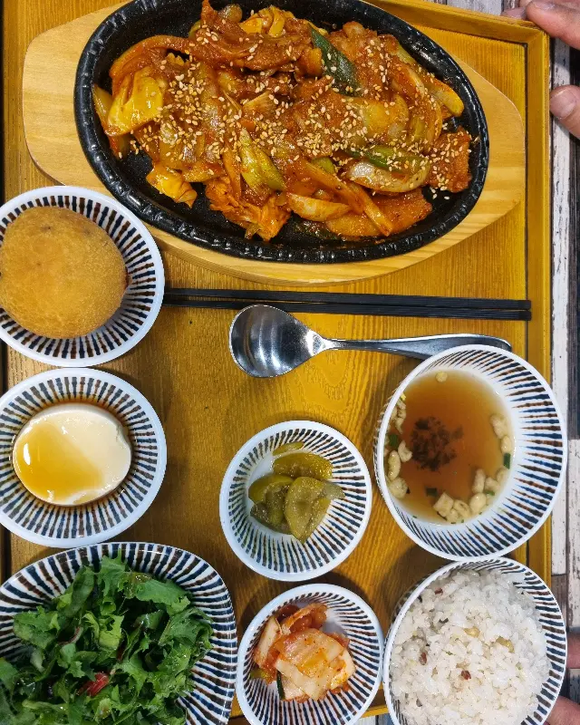 제육볶음 한 상 차림