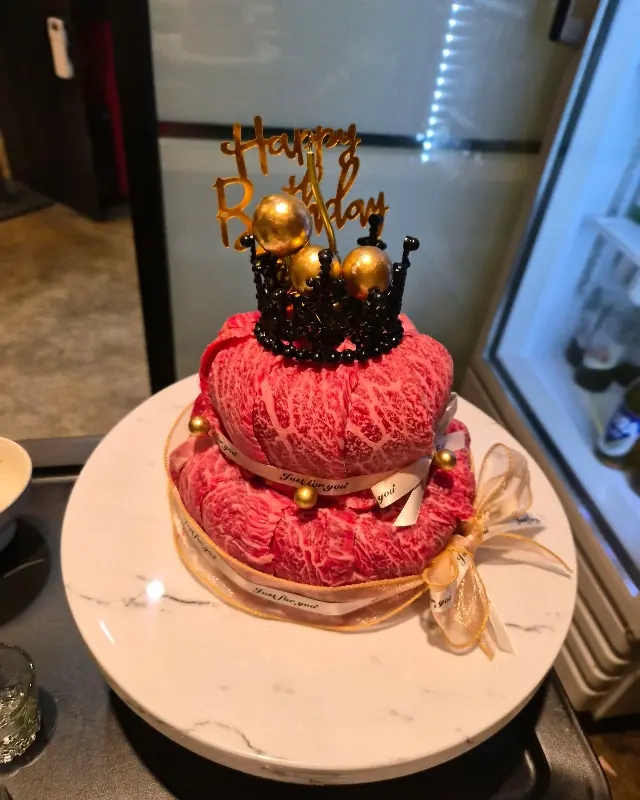 압도적인 비주얼의 고기 케이크