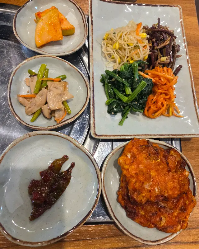 색색깔깔 맛깔스러운 반찬들