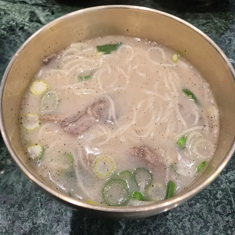 깔끔한 설렁탕 한 그릇