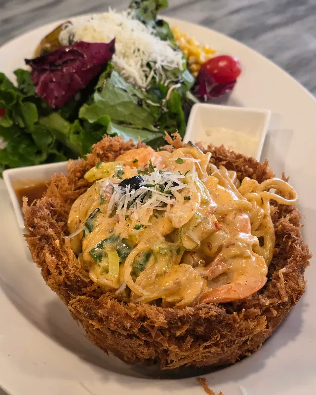 파스타를 품은 돈까스의 비주얼