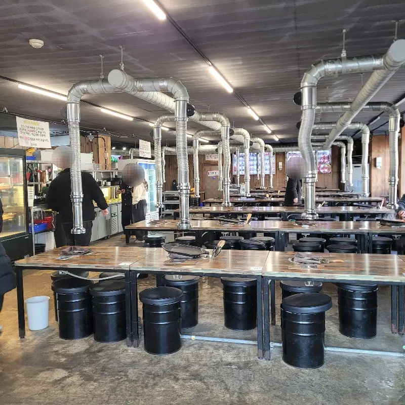 넓고 쾌적한 매장 내부